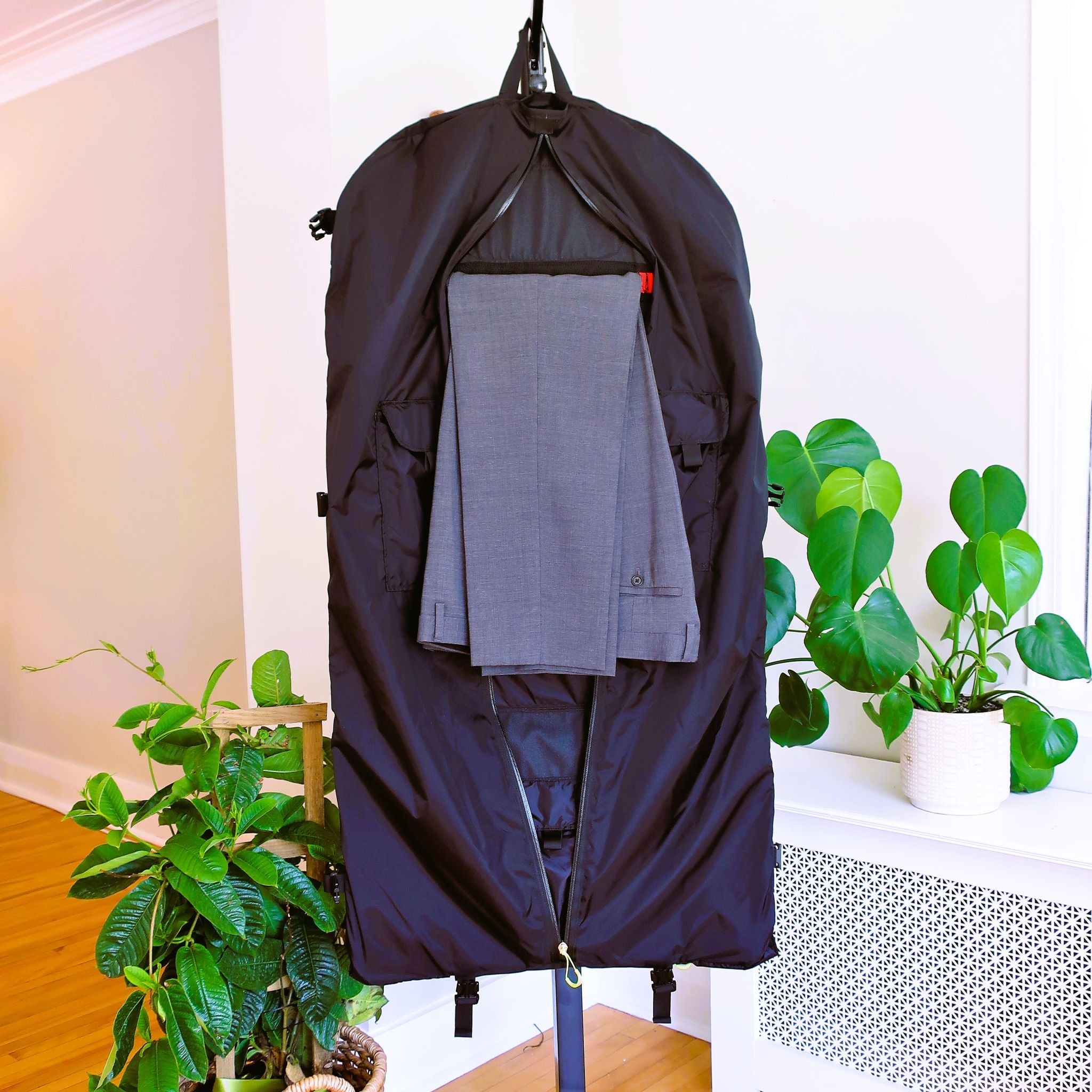The_Fly_Garment_Bag_Cycle_Commute_Open_Pants_Bug_Eye_Original.jpg