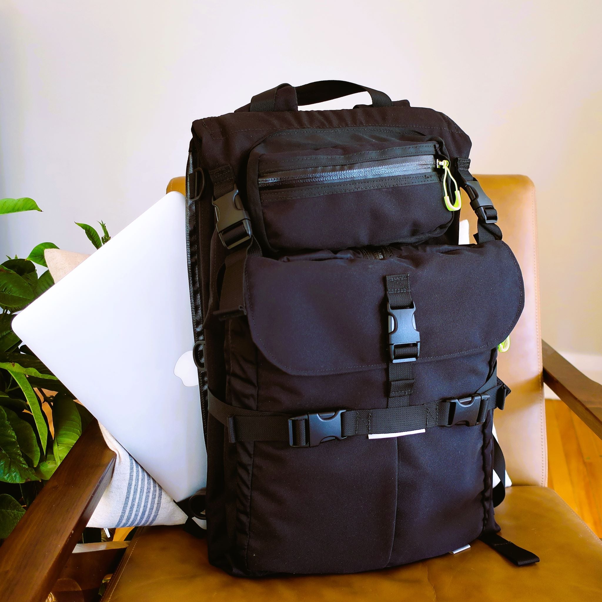 The_Fly_Garment_Bag_Lap_Top_Pocket_Bug_Eye_Original.jpg